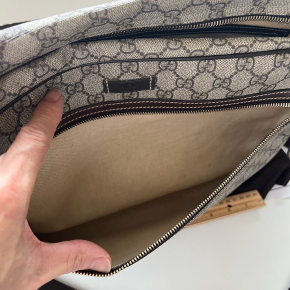 Gucci Monogram Unisex Messenger Bag - Picture 5 of 7